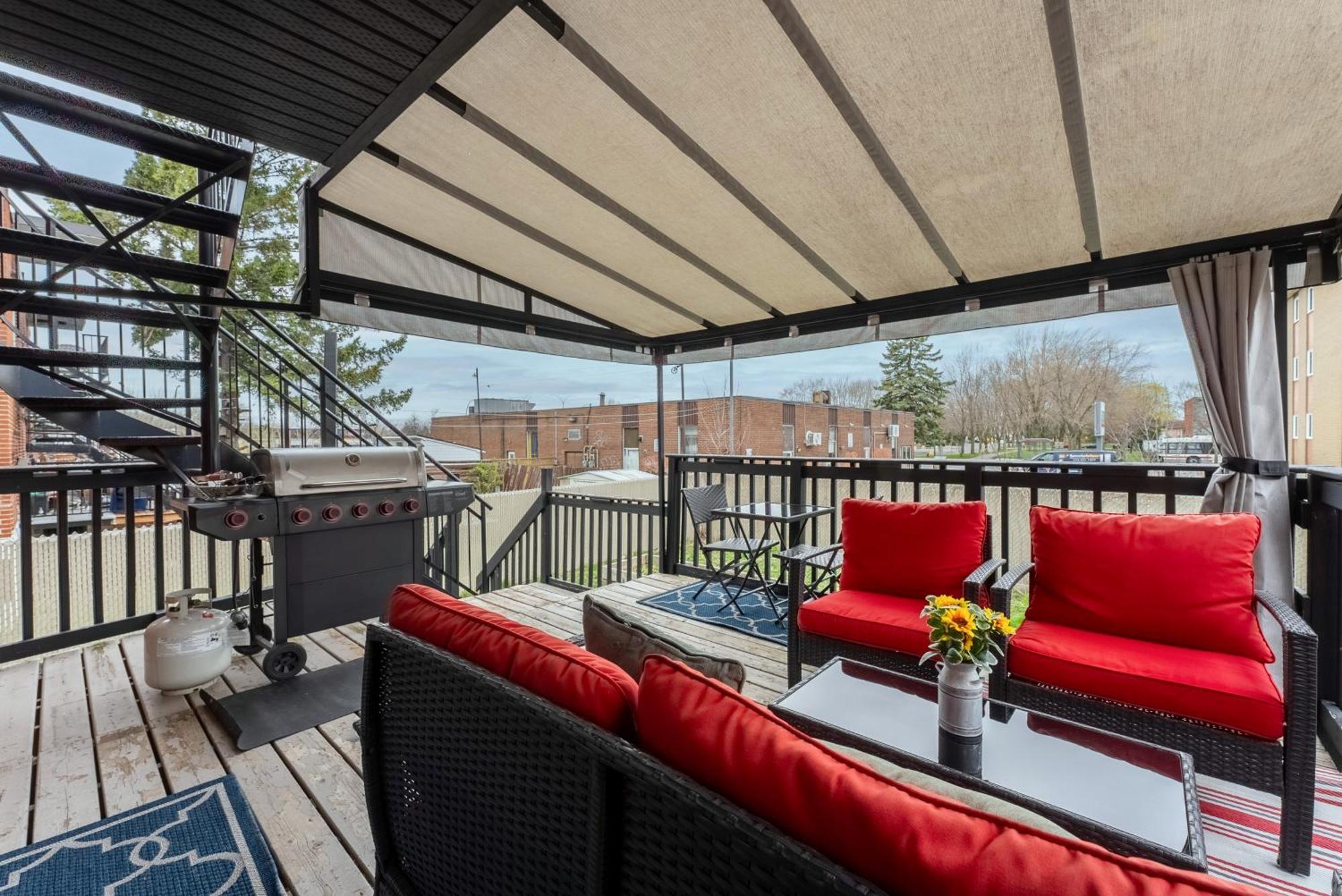 Comfortable Spacious House With Parking Brossard Exterior foto